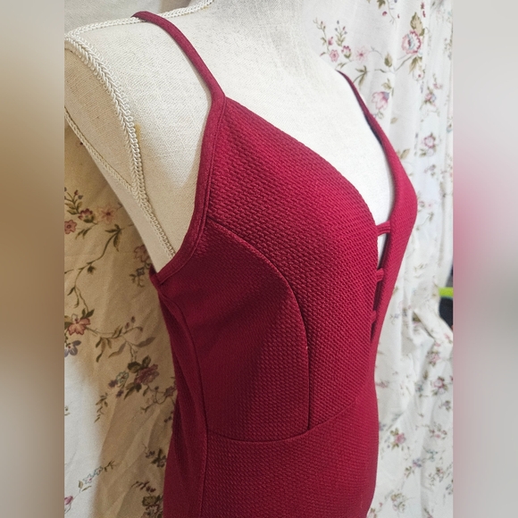 Red Dress - Picture 3 of 6